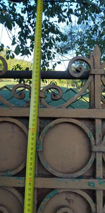 Porți intrare curte