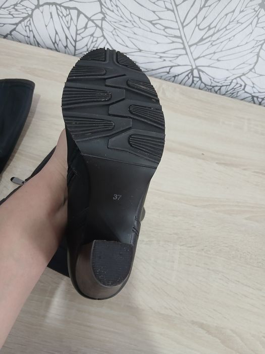 Новые кожаные сапоги