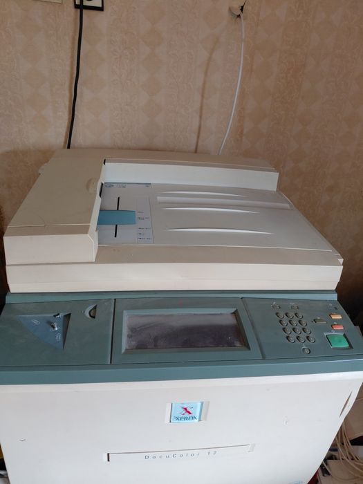 Продавам Xerox DC 12