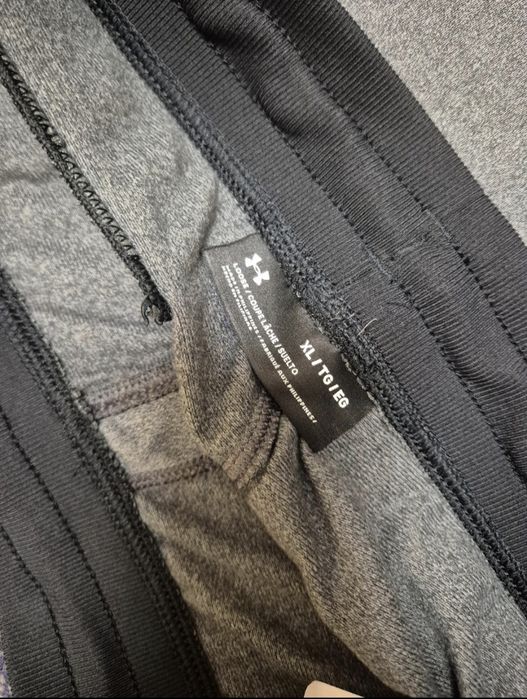 Pantaloni lejeri Under Armour