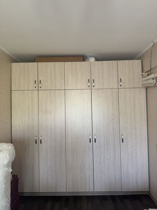 Продам большой шкаф