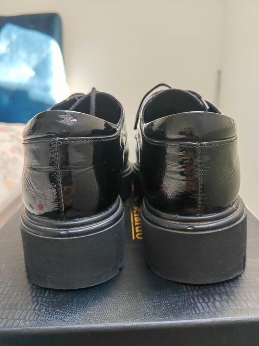 Pantofi negri femei cu sireturi