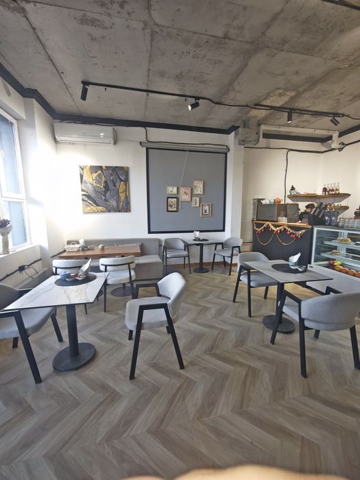 Продается техника и мебель кафе