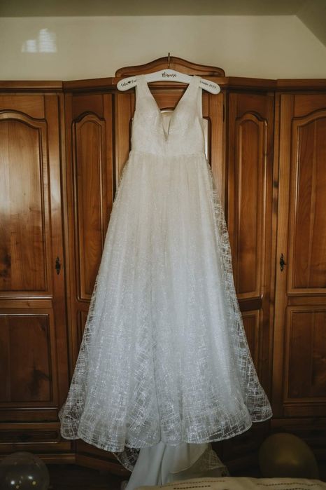 Vand rochie de mireasa stil  printesa, cu sclipici