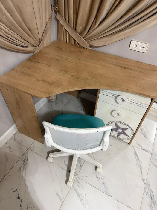 Стол со стульчиком