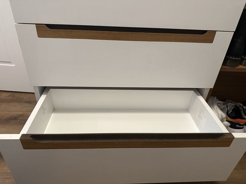 Скрин/шкаф поръчков