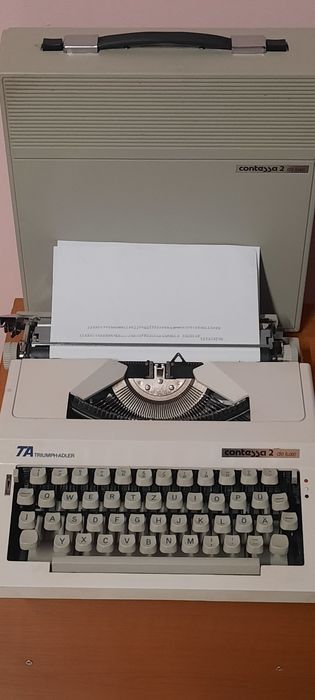 Mașină de scris Contessa de luxe impecabilă