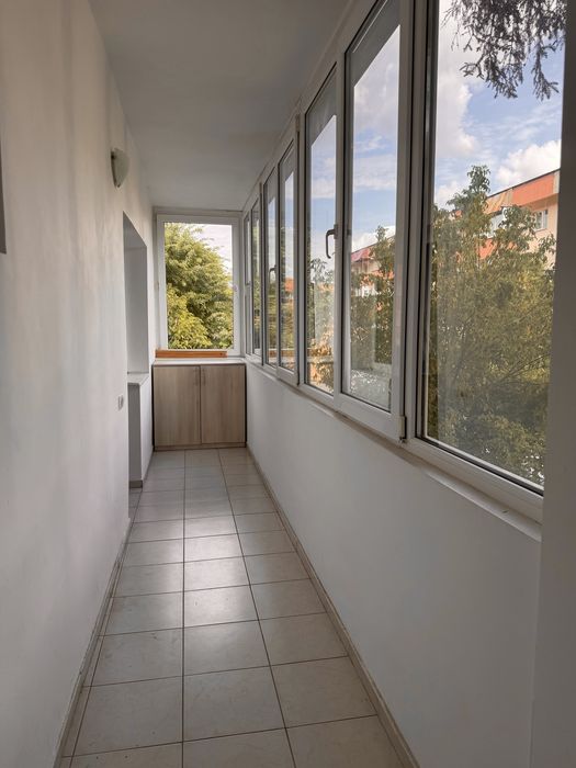 Apartament cu 3 camere de inchiriat in Racadau la et 1/4 cu loc de parcare inclus