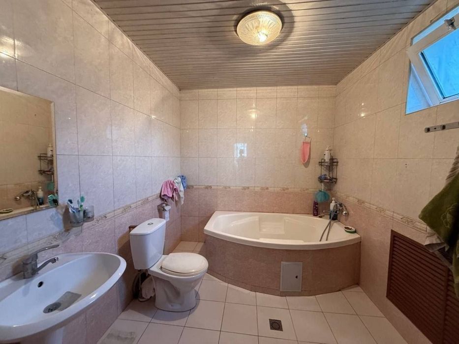 Продаётся участок. М.Улугбек. Тараканчик. 7.7 соток. 5 комнат. Ер нар.