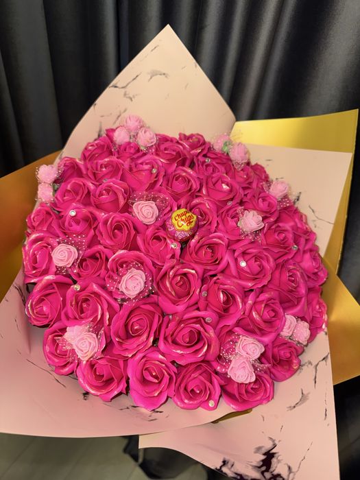 Buchet cu trandafiri de sapun si acadea