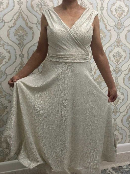 Продам Костюм, Платья !