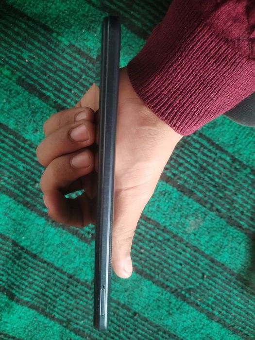Redmi 12C. Xotira 6/128. Rangi qora.