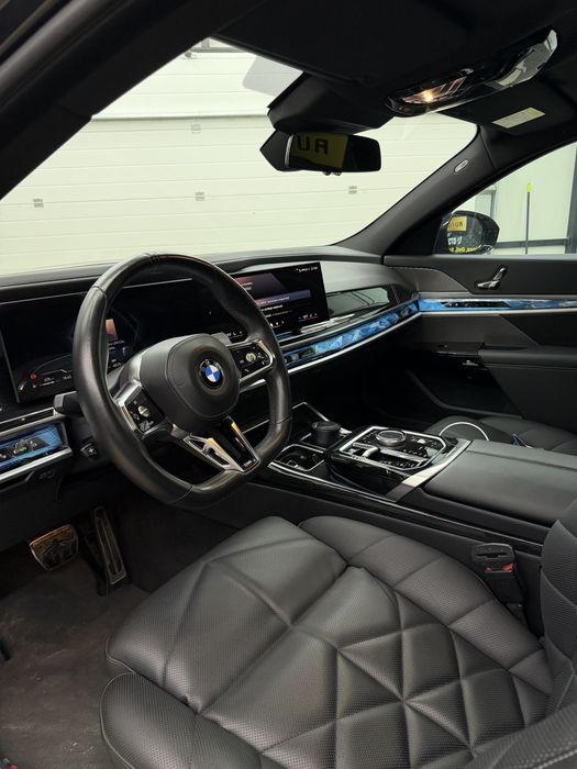 BMW SERIA 7 G70 4.0d 2024/NightVision/Bowers&Wilkins/Distronic/Bicolor