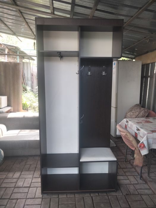 Продам  шкаф для прихожей б/у