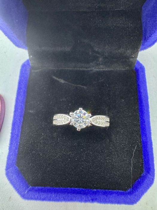 Сребърен пръстен с мойсанит ( диамант ) 0.5 карата