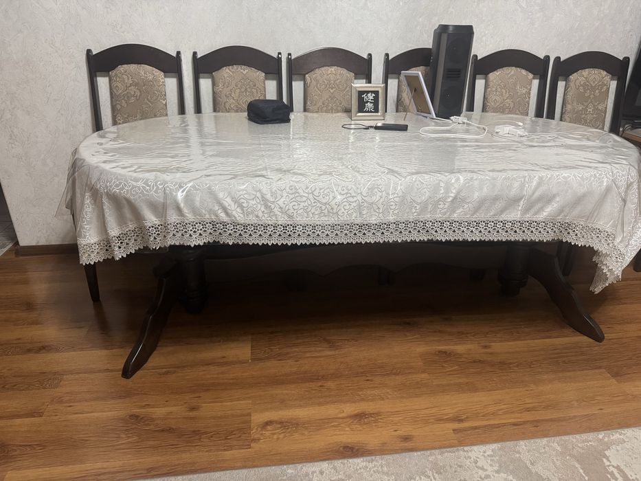 Продам Стол и стулья