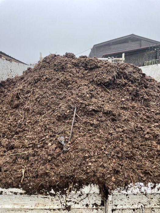 Vînd balegar pentru gradina .