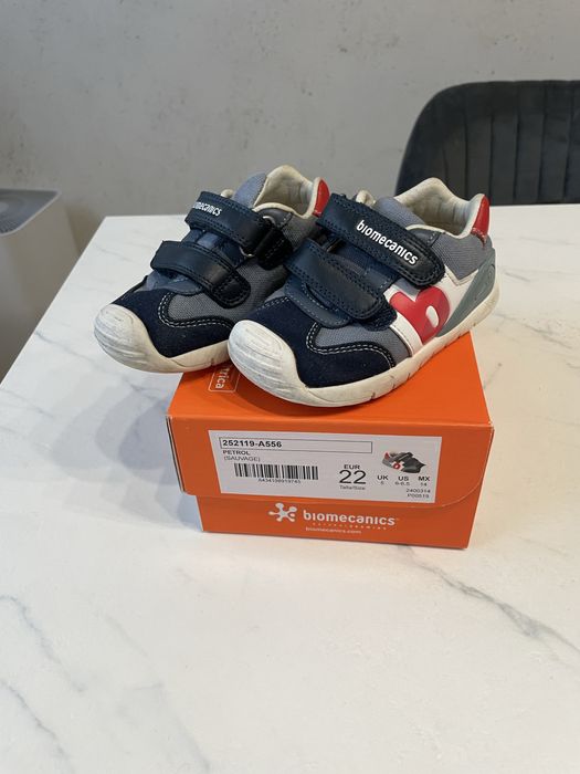 Обувки biomecanics номер 22