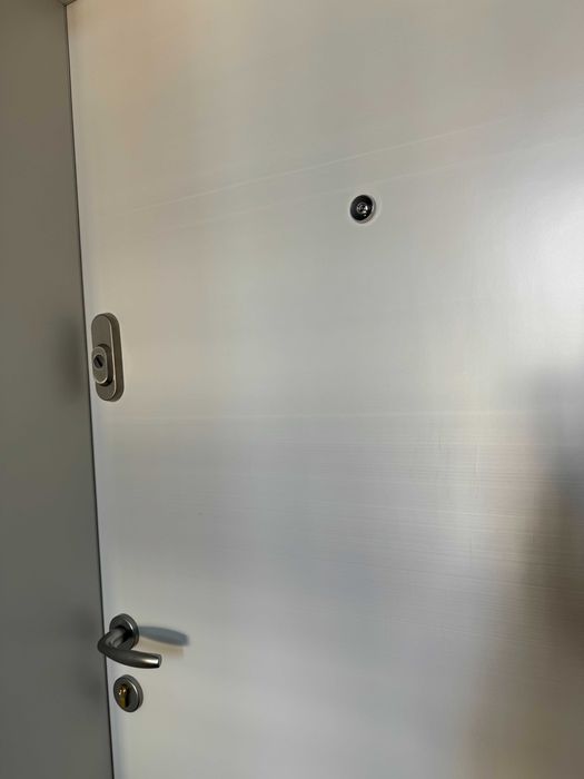 Входна врата за апартамент