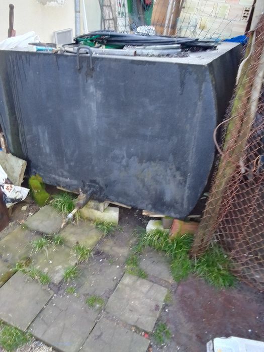 Продавам желязна цистерна  здрава без течиве