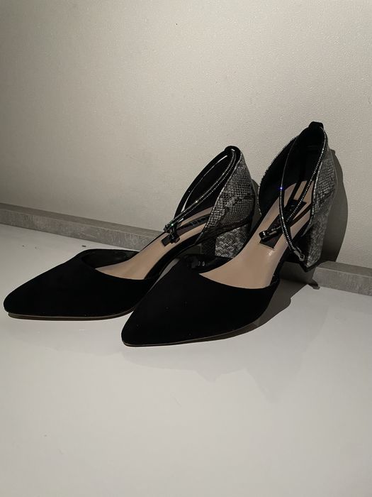 Продам стильные туфли на каблуке