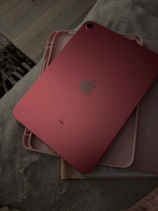 iPad Generația 10 Roz + husă roz + tastatură + cutie originală