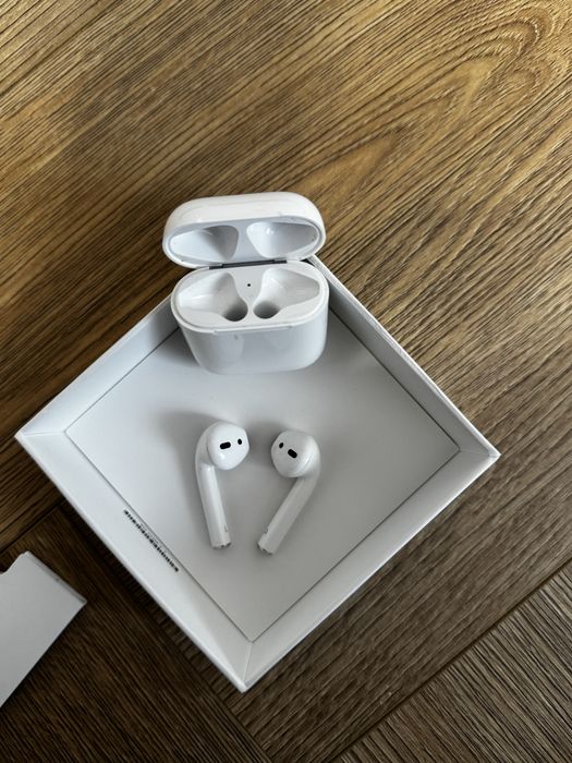 Apple AirPods 2 / carcasă de încărcare Lightning