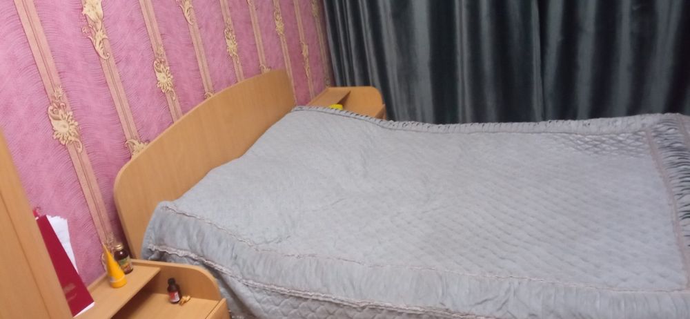 Продам спальный гарнитур