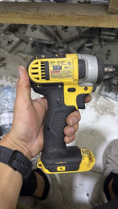 Гайкаверт dewalt девольт dcf880