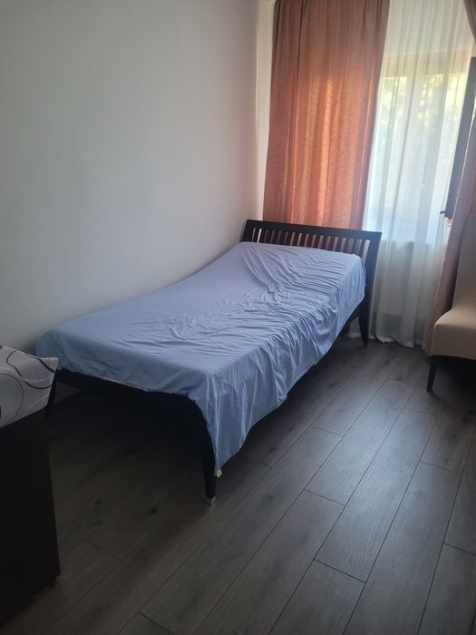 Ofer spre închiriere apartament 3 camere în Tg Jiu  vizavi de Mool, pe termen lung s-au regim hotelier
