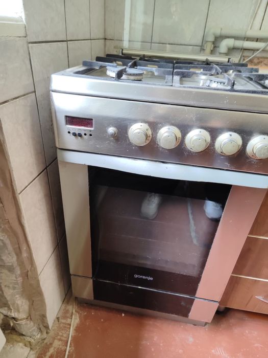 Продам газовую плиту