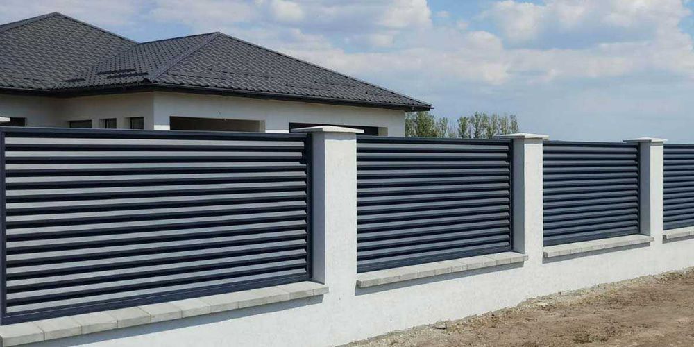 Construim garduri din panou jaluzele, sipca metalica, BCA tabla plasa