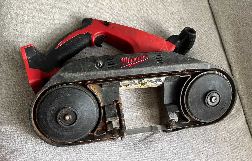 Fierastrau cu banda Milwaukee HD18BS 18V doar corp stare foarte buna