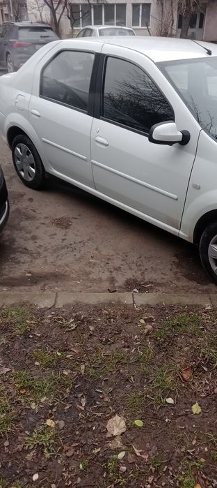 Vând Dacia Logan 2011