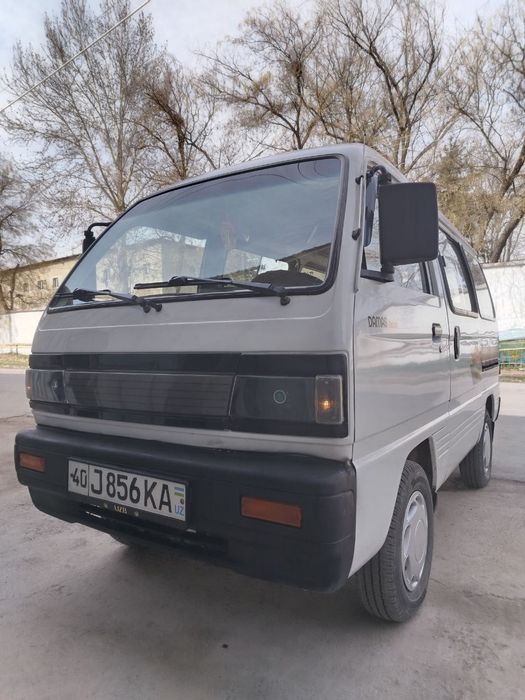 Damas Sotiladi Yurb turgan moshina òzimiziki