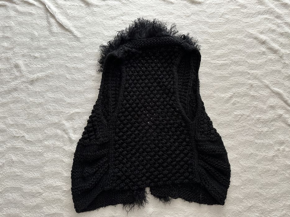Vesta Sandro Ferrone cu blana iepure neagra