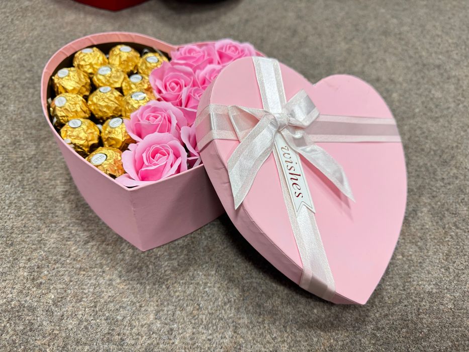 Кутия с бонбони , подаръци