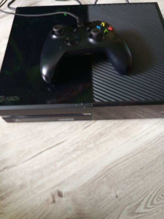 Xbox one 500GB с 2 игри