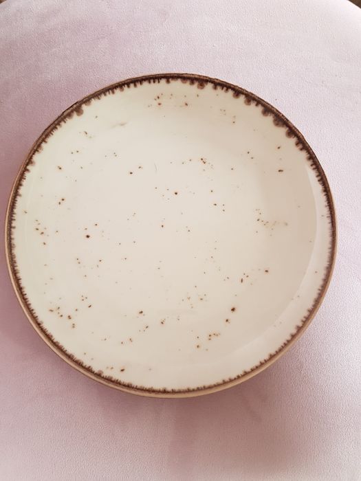 Порцеланови чинии нови за заведения