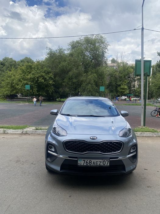Продам   машину  не грузин