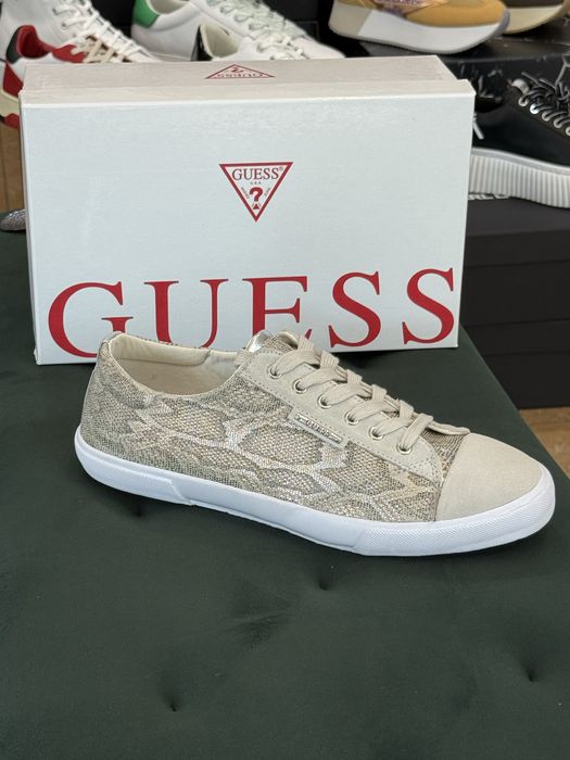 Дамски кецове Guess 42