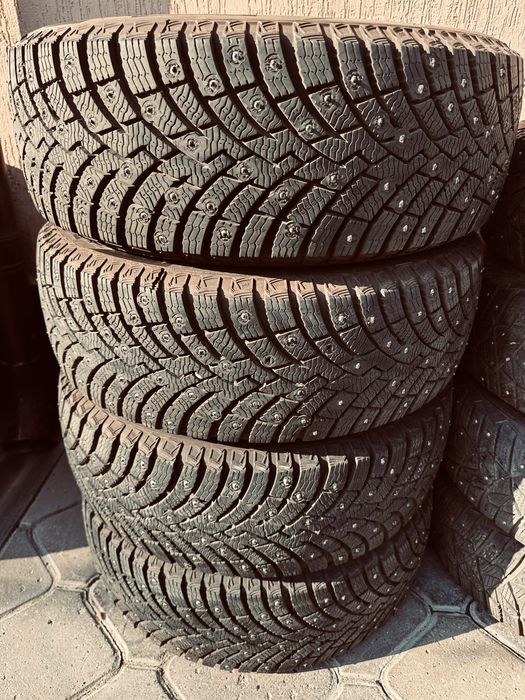 PIRELLI шины отличные как новые