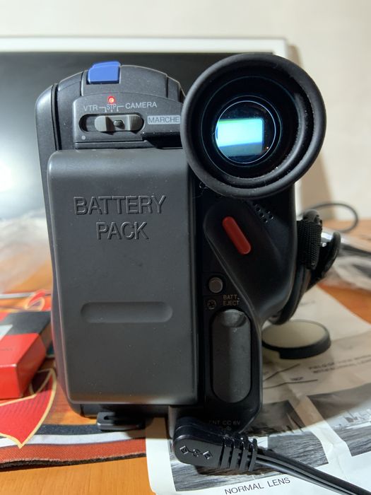 Cameră video vintage Panasonic Camescope S-VHS—CNV-S4 VHS PAL.