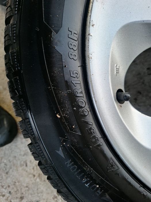 2 бр зимни гуми Sailun 195/60/15 dot 2824