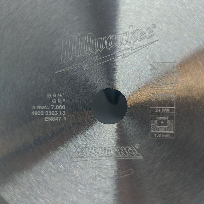 ПРОМОЦИЯ.Нов акумулаторен безчетков циркуляр Milwaukee M18 CCS55-0