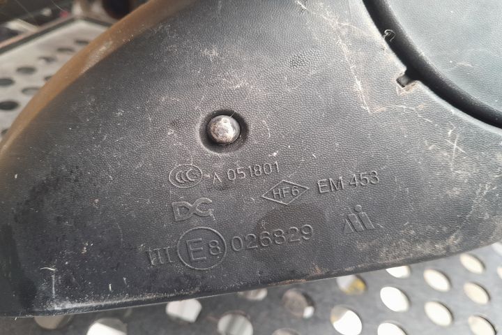 Oglinda dreapta manuala E8026829 E8026829 Renault Twingo a 3-a genera