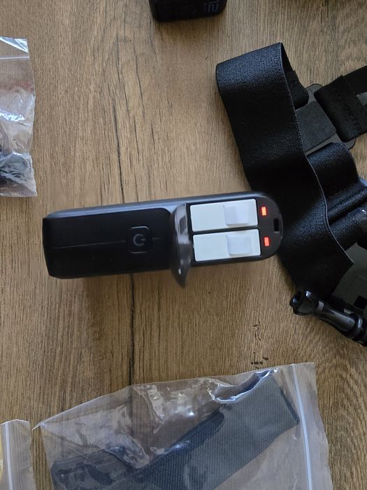 Vand GoPro 12 black cu multe accesorii
