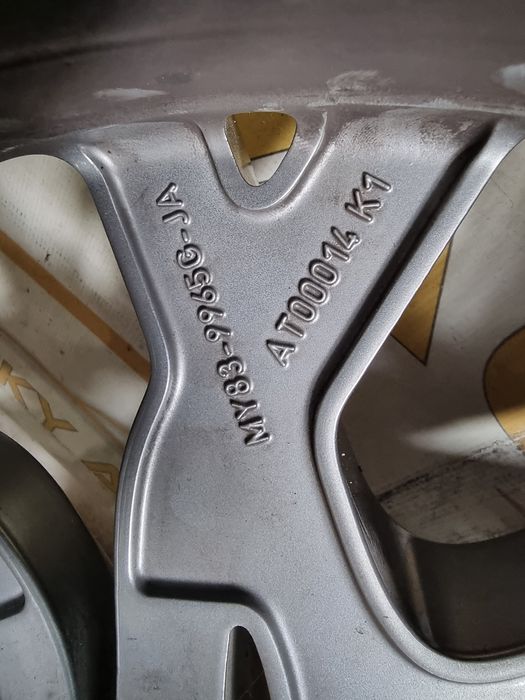 Janta 22 Aston Martin DBX cod MY83-9965G-KA /JA