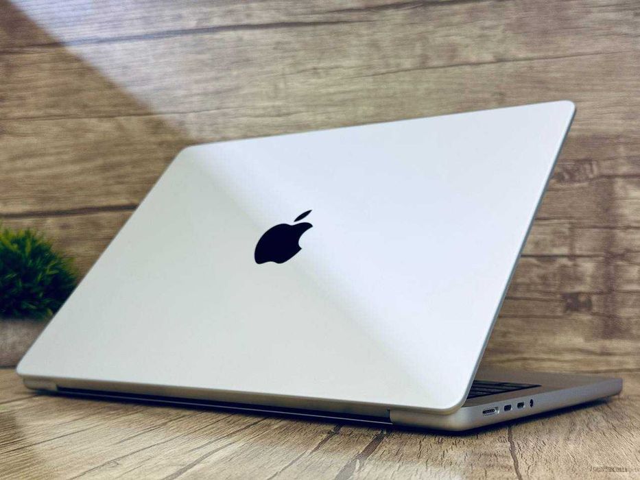 как новый MacBook Pro 14 M5 / 16Gb / 512Gb Silver