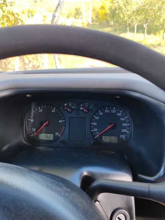 Volkswagen Caravelle 2000 diesel, 2.133 € — imagine 2